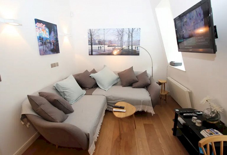 LN1LA007CC - Charing Cross 